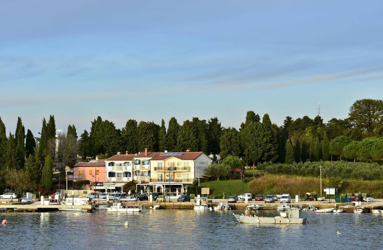 Ganze Ferienwohnung, Appartement in Savudrija mit Grill, Garten und Terrasse und Meerblick in Savudrija, Umag und Umgebung
