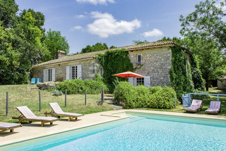 Gîte pour 18 personnes, avec jardin ainsi que balcon et piscine