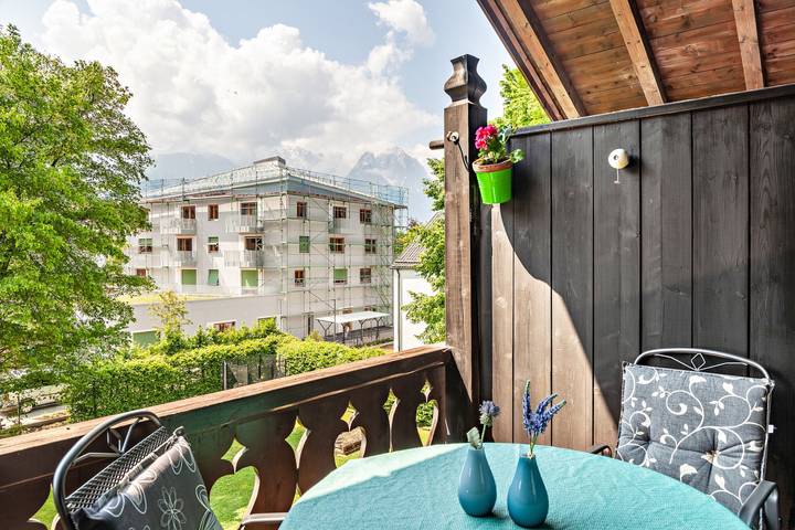 Ganze Wohnung, Ferienwohnung 'Johannas Alm' mit Bergblick, Balkon und Wlan in Garmisch-Partenkirchen, Bayerische Alpen