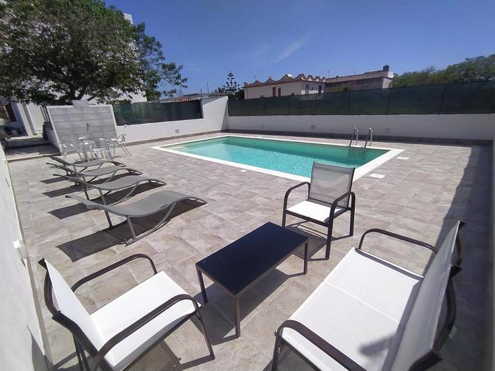 Appartamento per 11 persone, con Balcone e Terrazza nonché Piscina e Panorama a Triscina