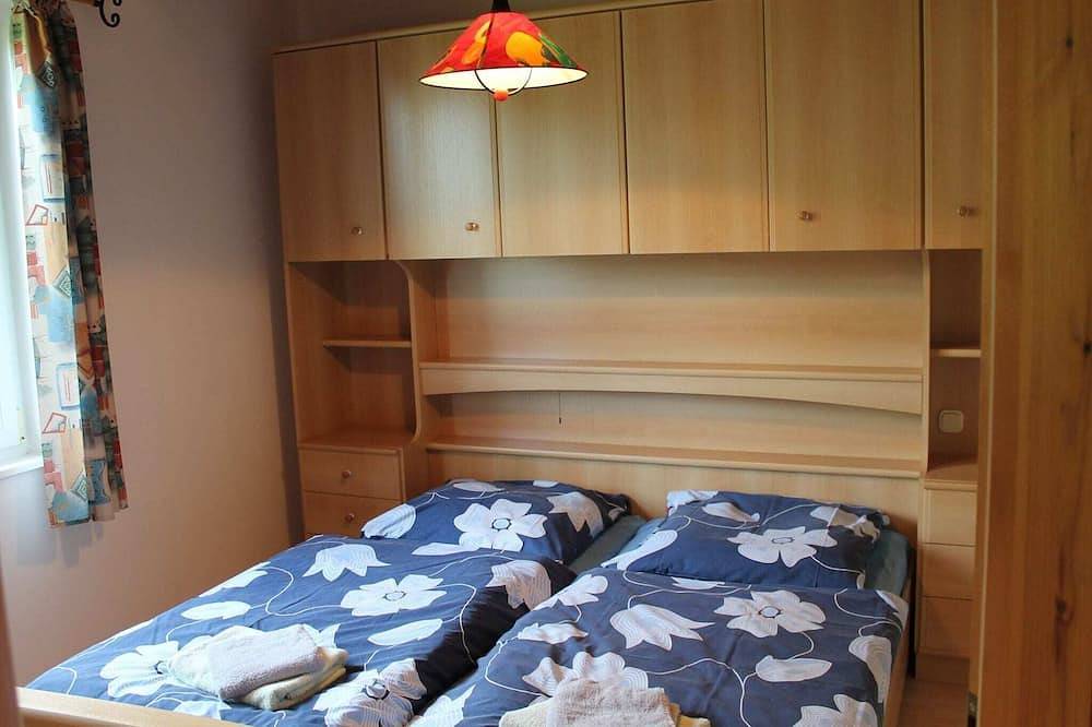 Ganze Wohnung, Geräumige Ferienwohnung in Boddin mit Garten in Boddin, Mecklenburgische Seenplatte