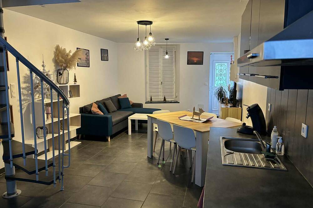 Little house on the old shoreline in Boulogne-sur-Mer, Boulogne-sur-Mer und Umgebung