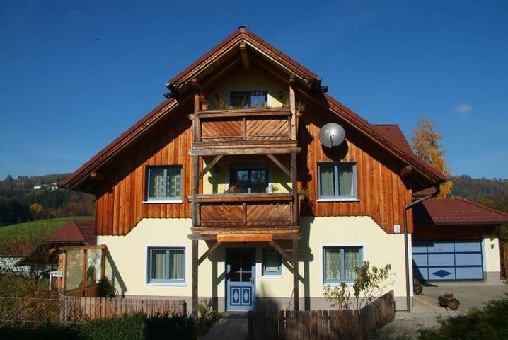 Ferienwohnung, mit Balkon und Terrasse sowie Garten am Traunsee