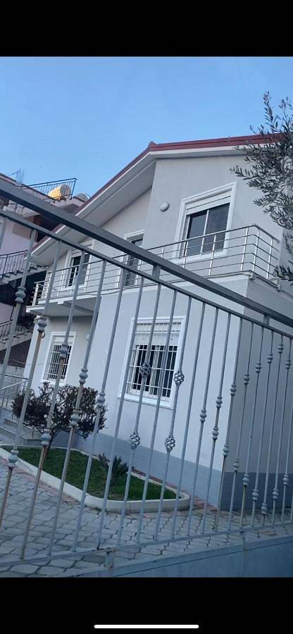 Villa pour 7 personnes, avec Balcon et Terrasse ainsi que Jardin et Vue