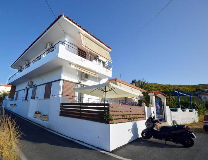 Gîte pour 2 personnes, avec piscine ainsi que jardin et terrasse dans Agistri - 2