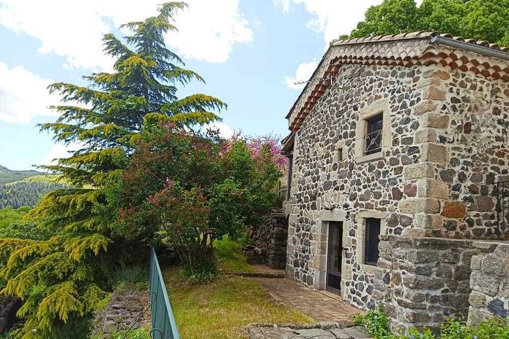 Gîte 2 personnes sur 2 niveaux in Pourchères, Parc naturel régional des Monts d'Ardèche