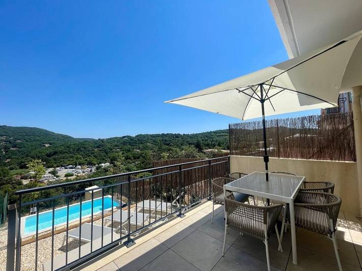 Appartement de vacances pour 5 personnes, avec Balcon et Terrasse ainsi que Piscine et Vue