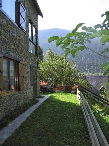 Gîte pour 3 personnes, avec terrasse ainsi que vue et jardin dans Gessa