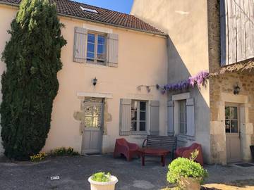 Gîte pour 11 personnes dans Pierre-Perthuis