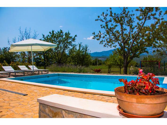 Romantisches Haus in Krušvar mit privatem Pool in Dalmatinisches Zagora