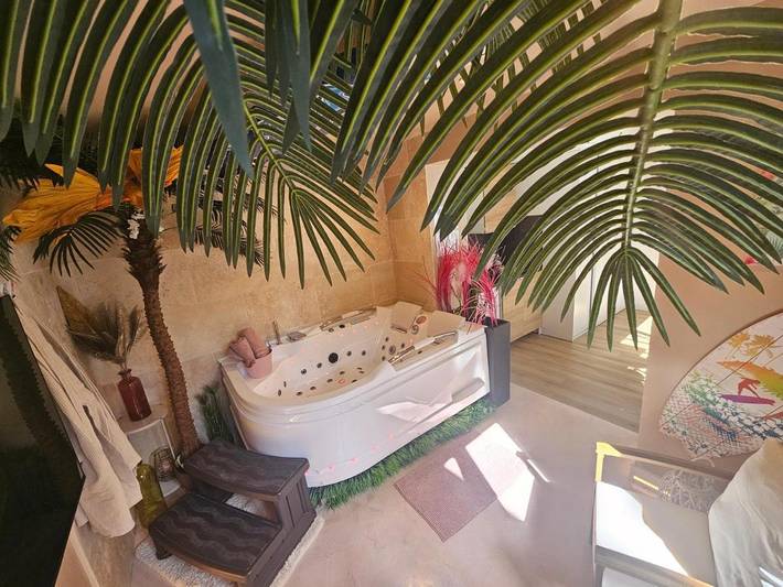 Gîte pour 2 personnes, avec jacuzzi à La Bassée
