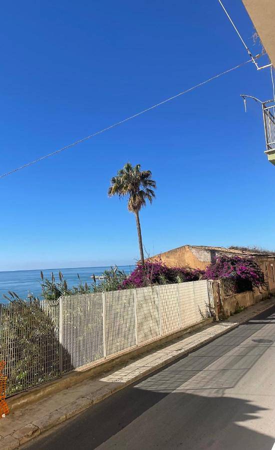 Maison d’hôte pour 3 personnes, avec balcon et vue à Gela
