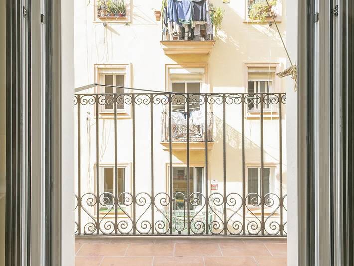 Ganze Ferienwohnung, Ferienwohnung für 3 Personen mit Balkon in Barcelona Zentrum, Barcelona