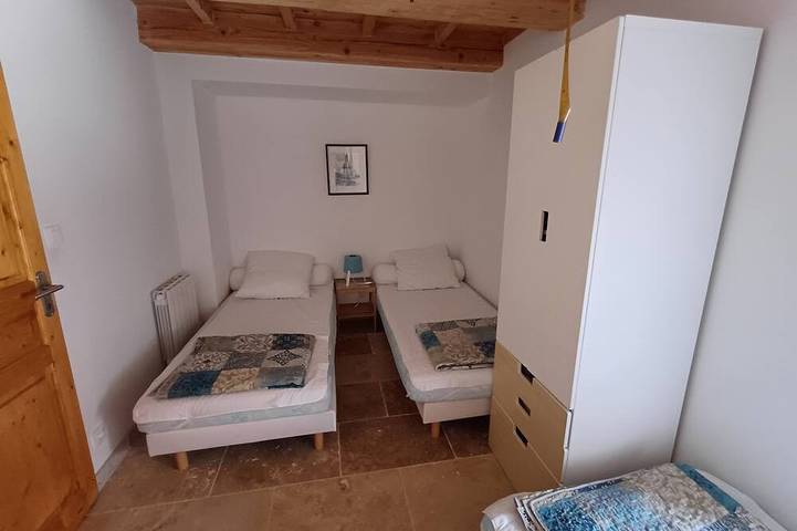 Location de vacances pour 8 personnes, avec terrasse ainsi que jacuzzi et sauna, animaux acceptés à Hures-la-Parade - 4