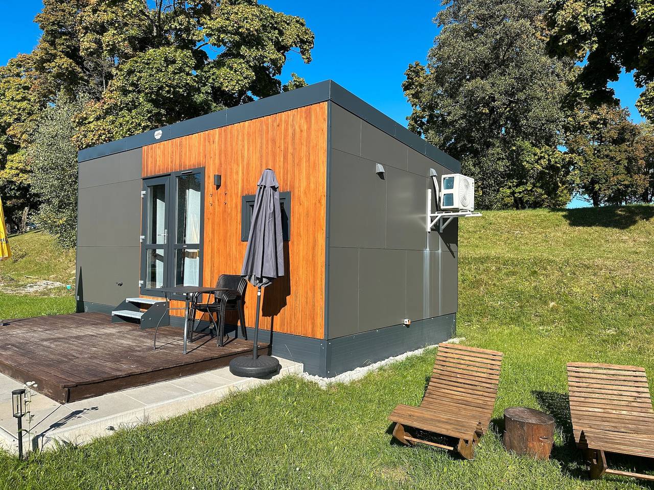 Ganze Ferienwohnung, Tiny Home „Haus Heike“ mit Bergblick, Wlan und Klimaanlage in Untergriesbach, Passauer Land