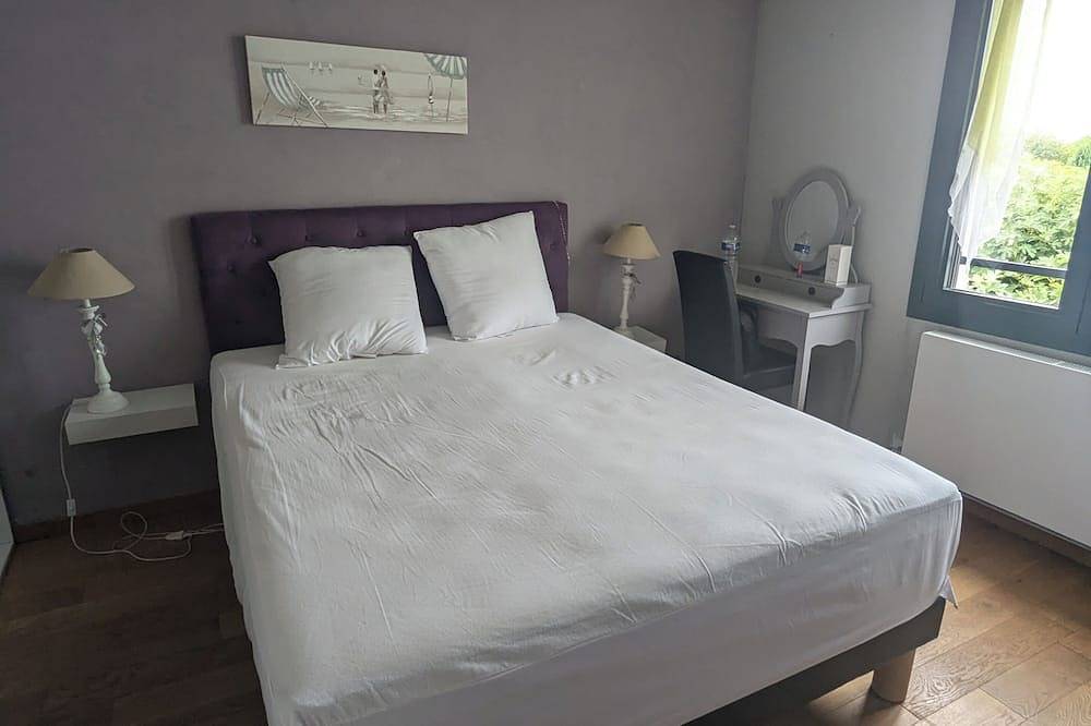 Chambre Avec vue sur la Piscine in Périgny, Región de La Rochelle