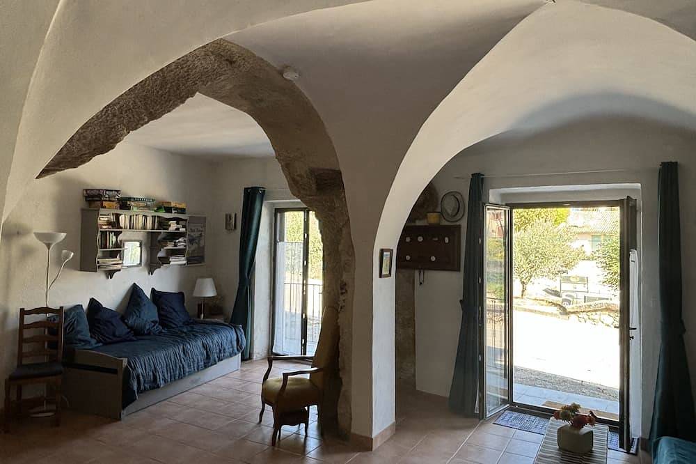 Luberon maison de village entière 2/6 Personnes,lac à 2000m in Cabrières-d'Aigues, Parc naturel régional du Luberon