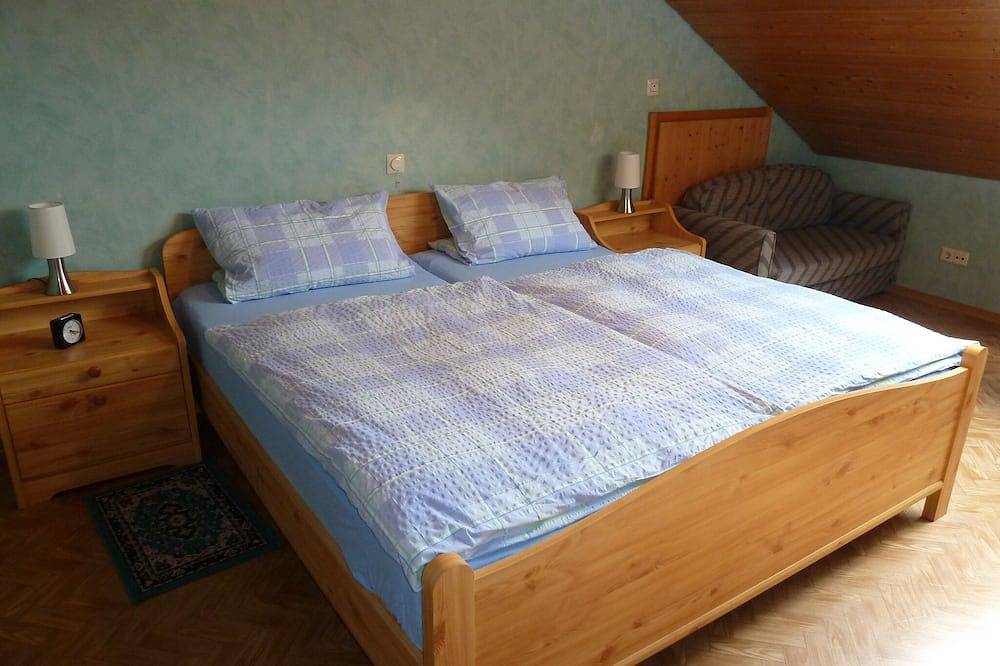 Ganze Wohnung, Gemütliche Ferienwohnung (70qm) mit Parkplatz und Supermarkt vor Ort in Igersheim, Taubertal