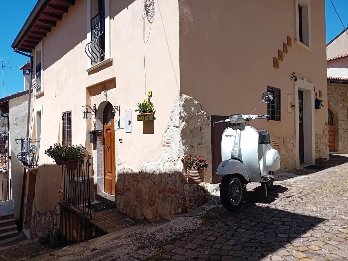 Appartamento intero, Studio Apartment in Rocca di Mezzo, Parco Naturale Regionale Sirente-Velino