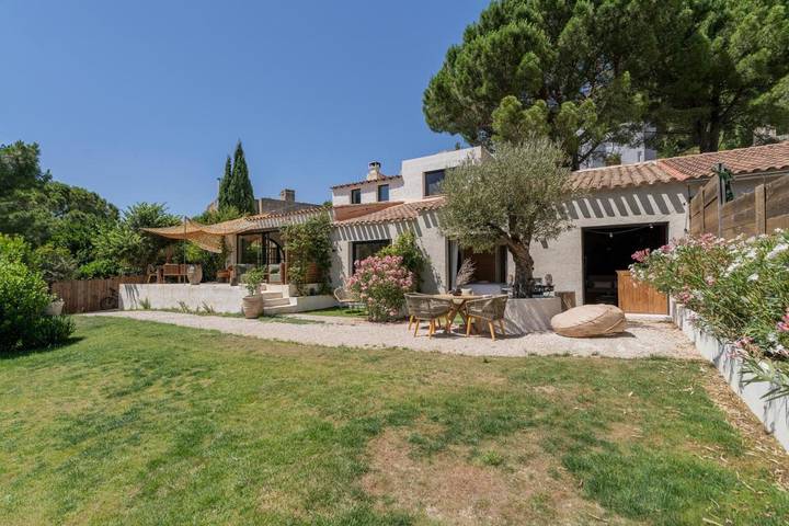Gîte pour 4 personnes, avec jacuzzi ainsi que jardin et piscine à Les Baux-de-Provence - 4