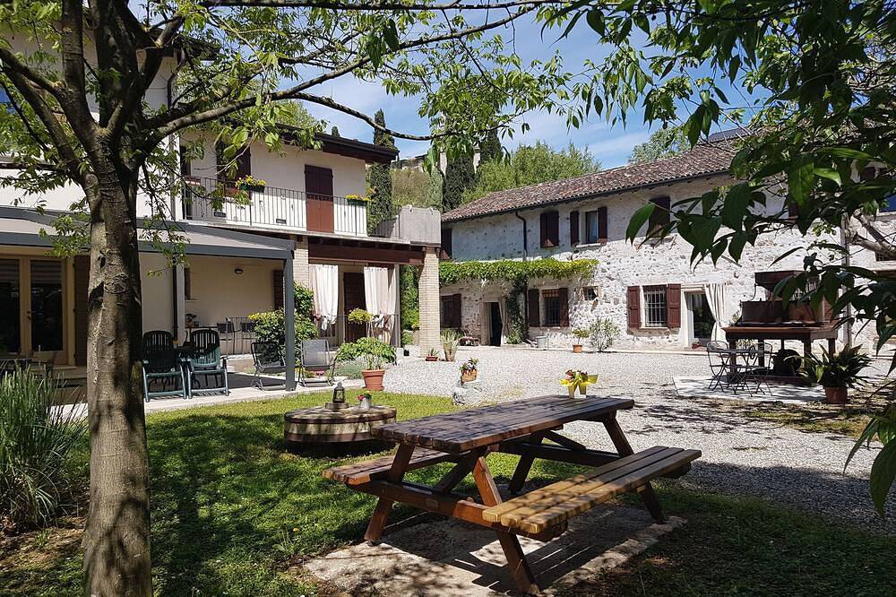 Ganze Wohnung, Terrassenwohnung mit Terrasse in Monzambano, Mantua Provinz