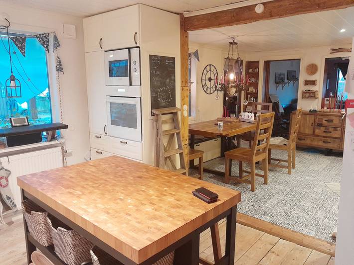 Hel lägenhet, Lägenhet för 4 Personer med balkong in Öckerö, Västra Götalands län
