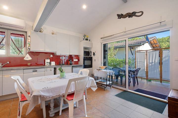 Holiday Home “Lanton Arcachon Bay” with Private Terrace, Wi-Fi & Air Conditioning in Cassy, Lanton