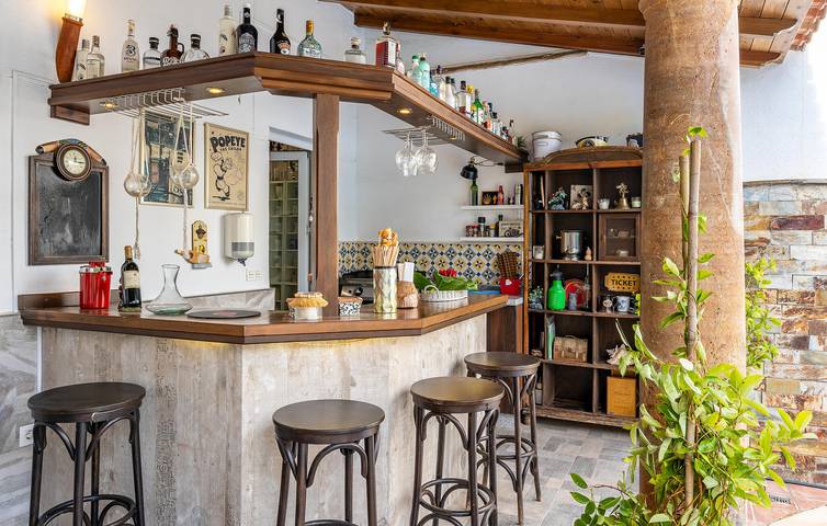Gemütliche Wohnung bei Illora - Pool, AC, WiFi & Grill in Illora, Granada Provinz