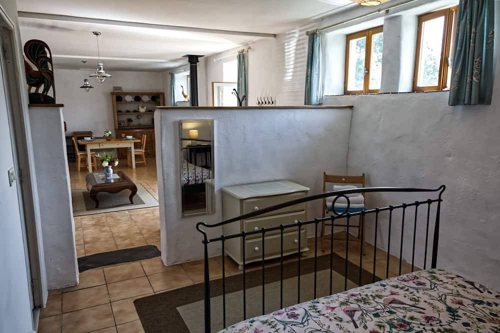 Appartement entier, Idyllic Country Location for couples, central, peaceful, 5 mins from shops, Wifi in Lopérec, Région de Châteaulin