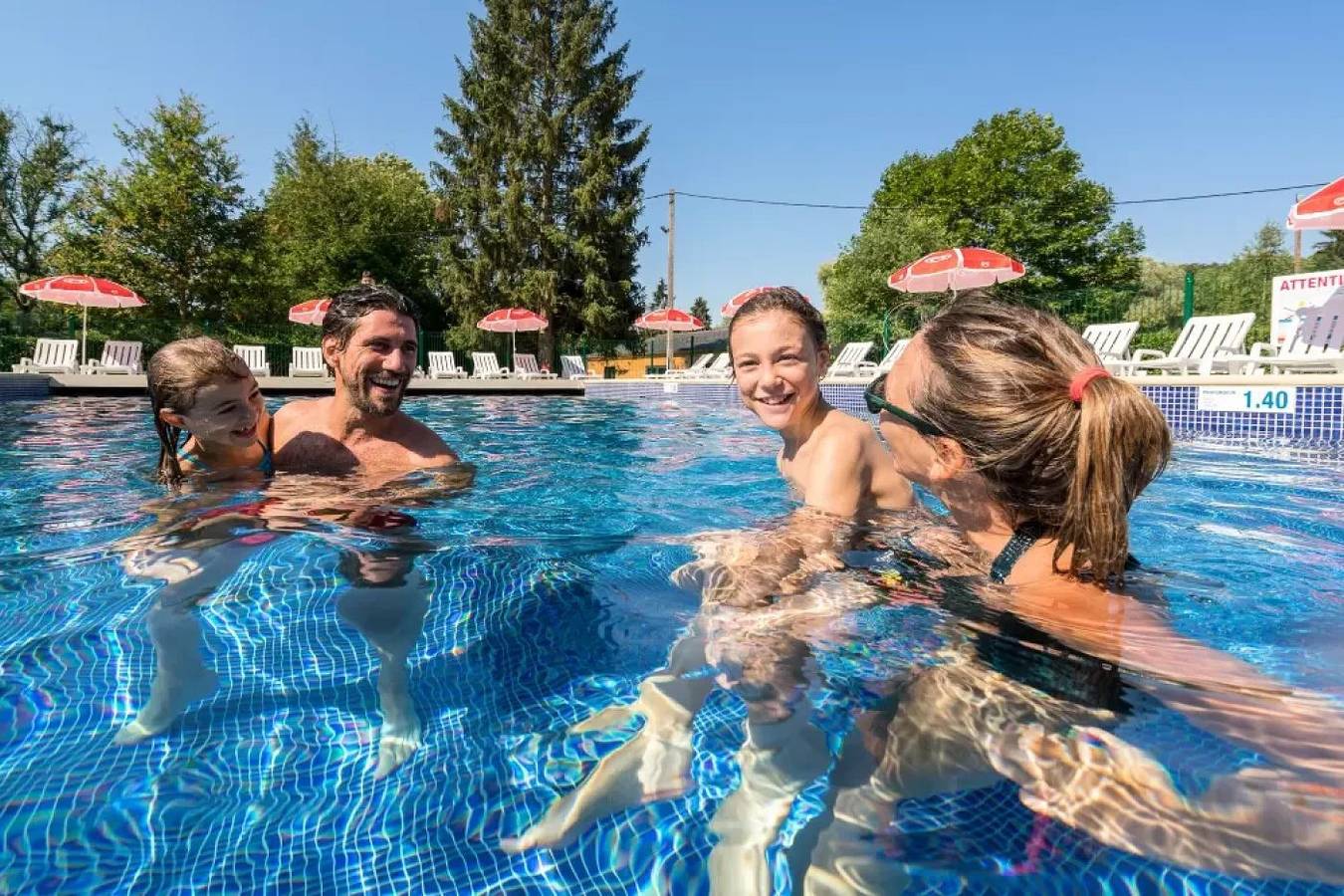 Zecamping 4* pet friendly avec piscine chauffée et pataugeoire in Nesles-la-Vallée, Parque natural regional del Vexin Francés