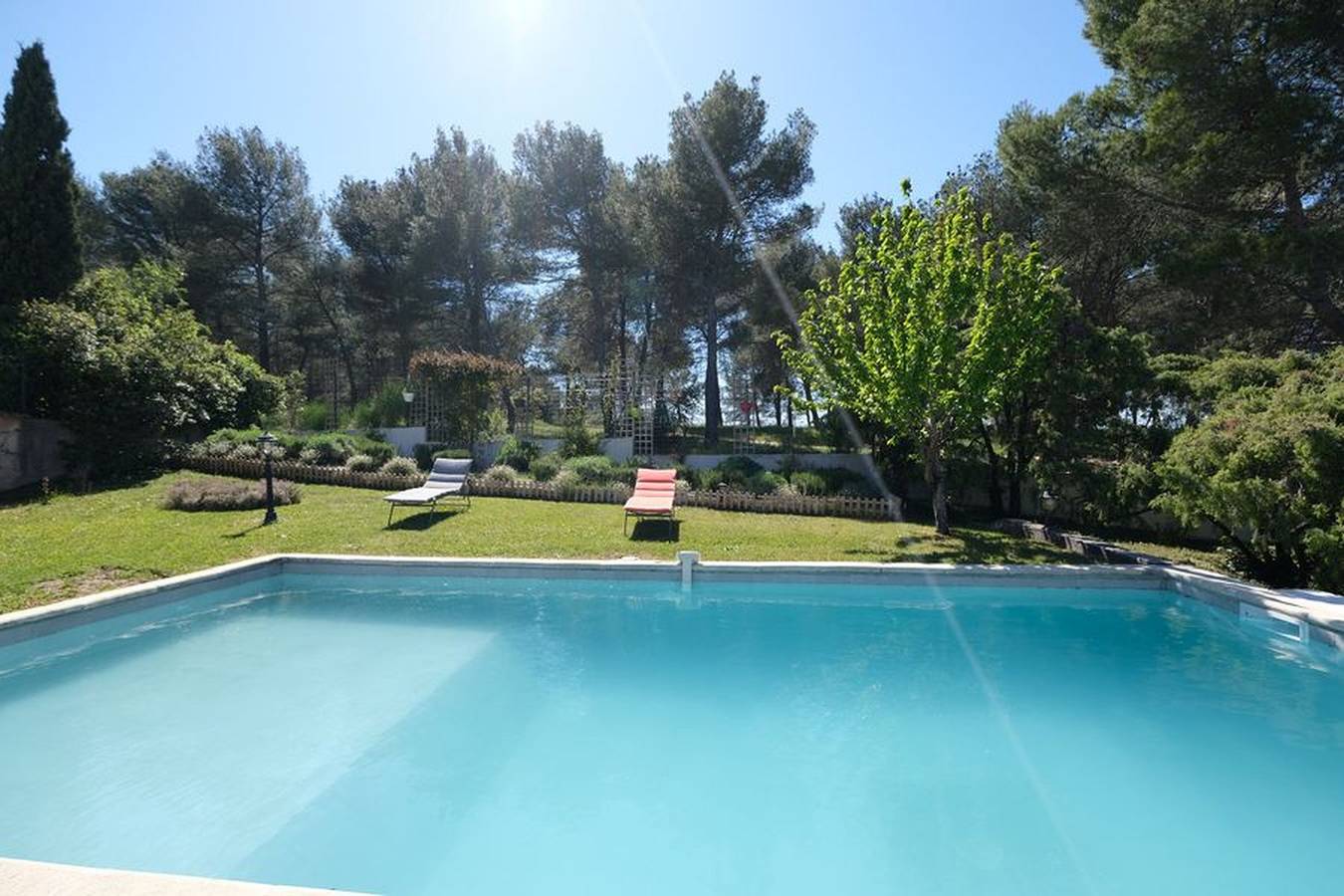 Location vacances maison piscine Taillades Ls2-368. in Taillades, Parc naturel régional du Luberon
