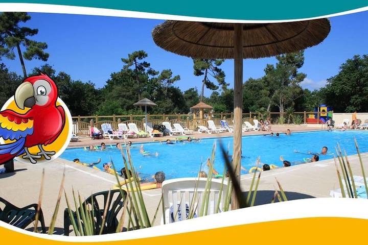 Appartement de vacances pour 4 personnes, avec bassin pour enfant et jardin ainsi que jacuzzi et piscine