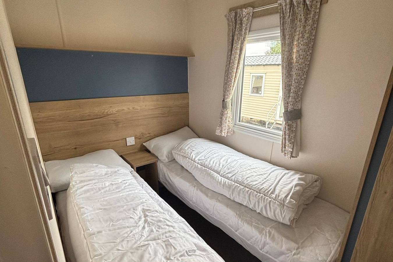 Caravan Sleeps 5 - Decking, Parking, Pet Friendly in Blackpool Pleasure Beach, North West England