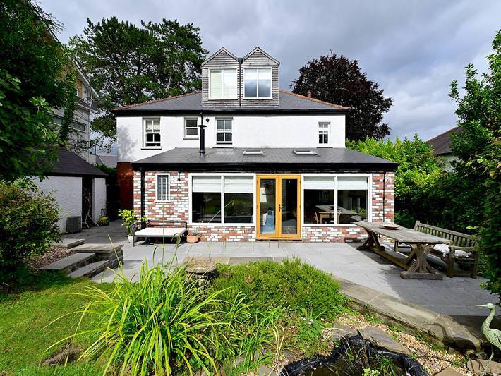 Glamping for 8 people, with garden in Cardiff