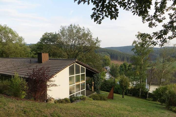 Ferienhaus für 4 Personen, mit Garten und Terrasse am Biggesee