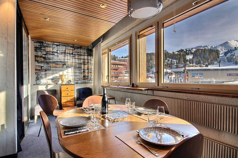 Entire apartment, Spacious 3-room apt for 5, balcony, wifi, in Plagne Centre in Plagne Centre, La Plagne-Tarentaise