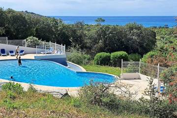 Gîte pour 6 personnes, avec jardin ainsi que piscine et terrasse dans Plage de Lozari