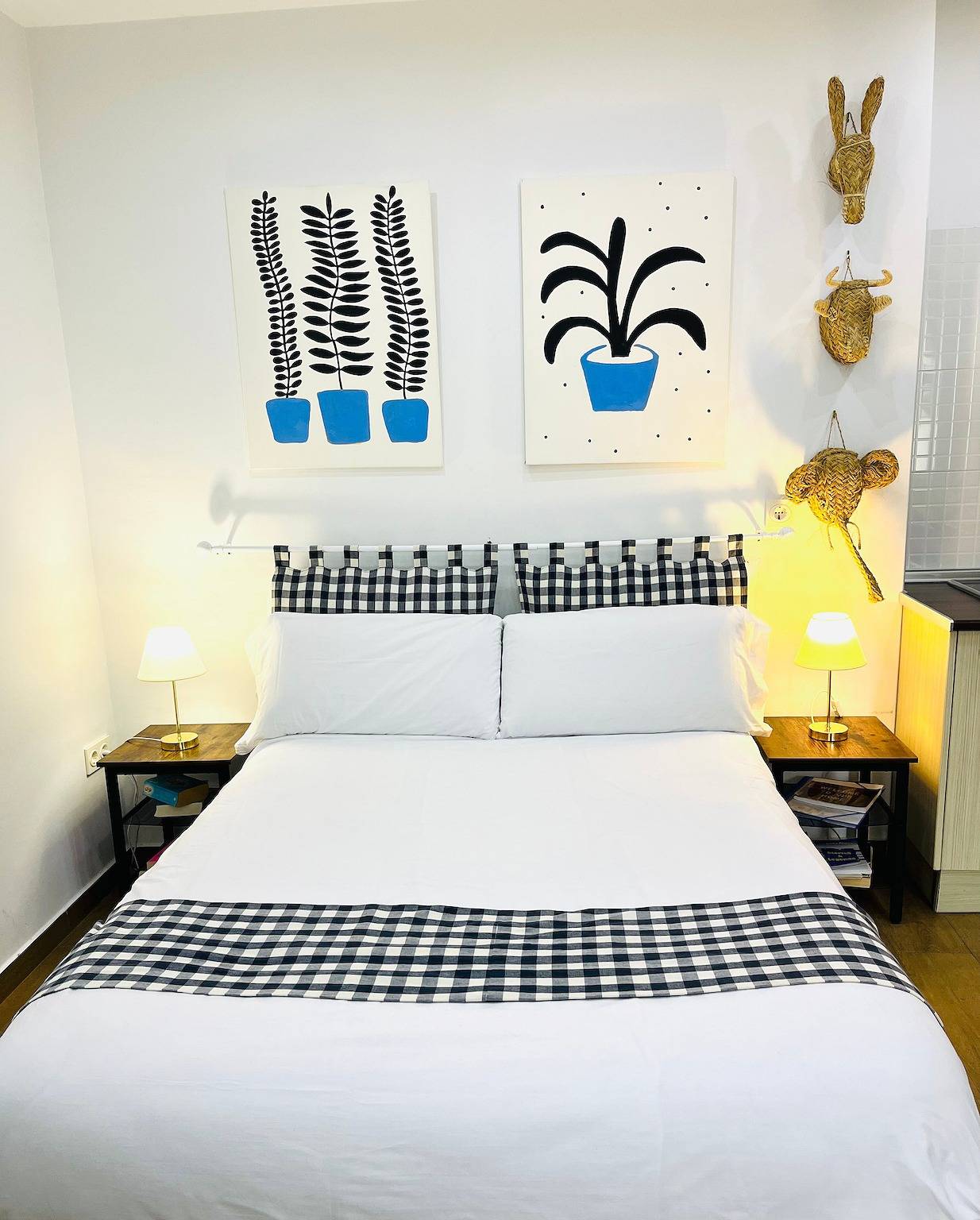Entire studio, Studio Apartment 'Luminoso Cerca De La Playa' with Private Terrace in Nerja, Costa del Sol