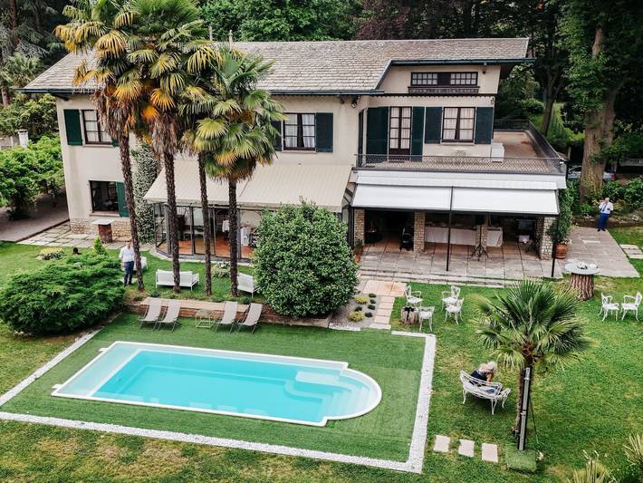 Casa vacanza per 11 persone, con Balcone e Terrazza nonché Giardino e Piscina per bambini a Besana in Brianza