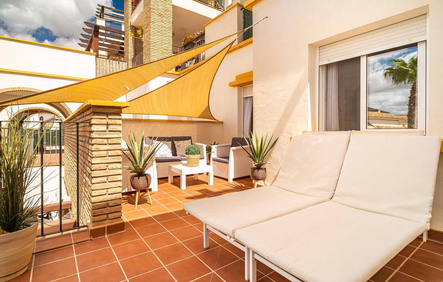 Entire holiday apartment, Luxury Apartment with Pool, AC & Parking 1.5km from Vera Playa in Vera, Costa de Almería
