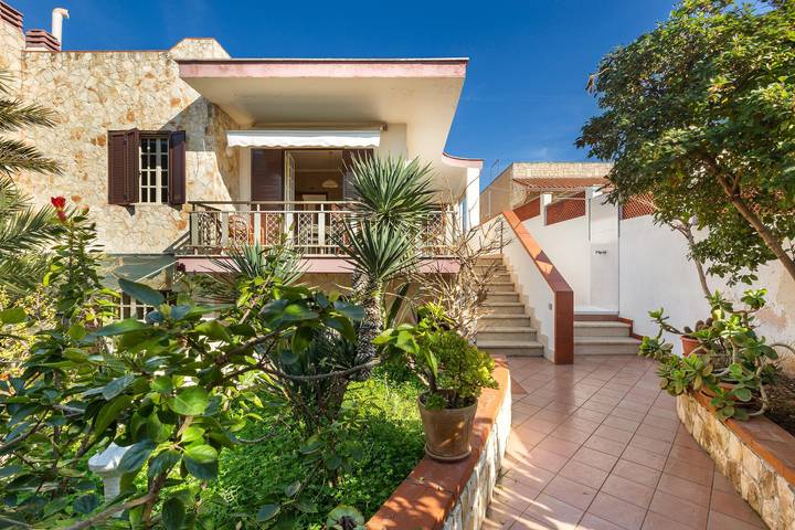 Location de vacances pour 7 personnes, avec terrasse, animaux acceptés à Torre Suda