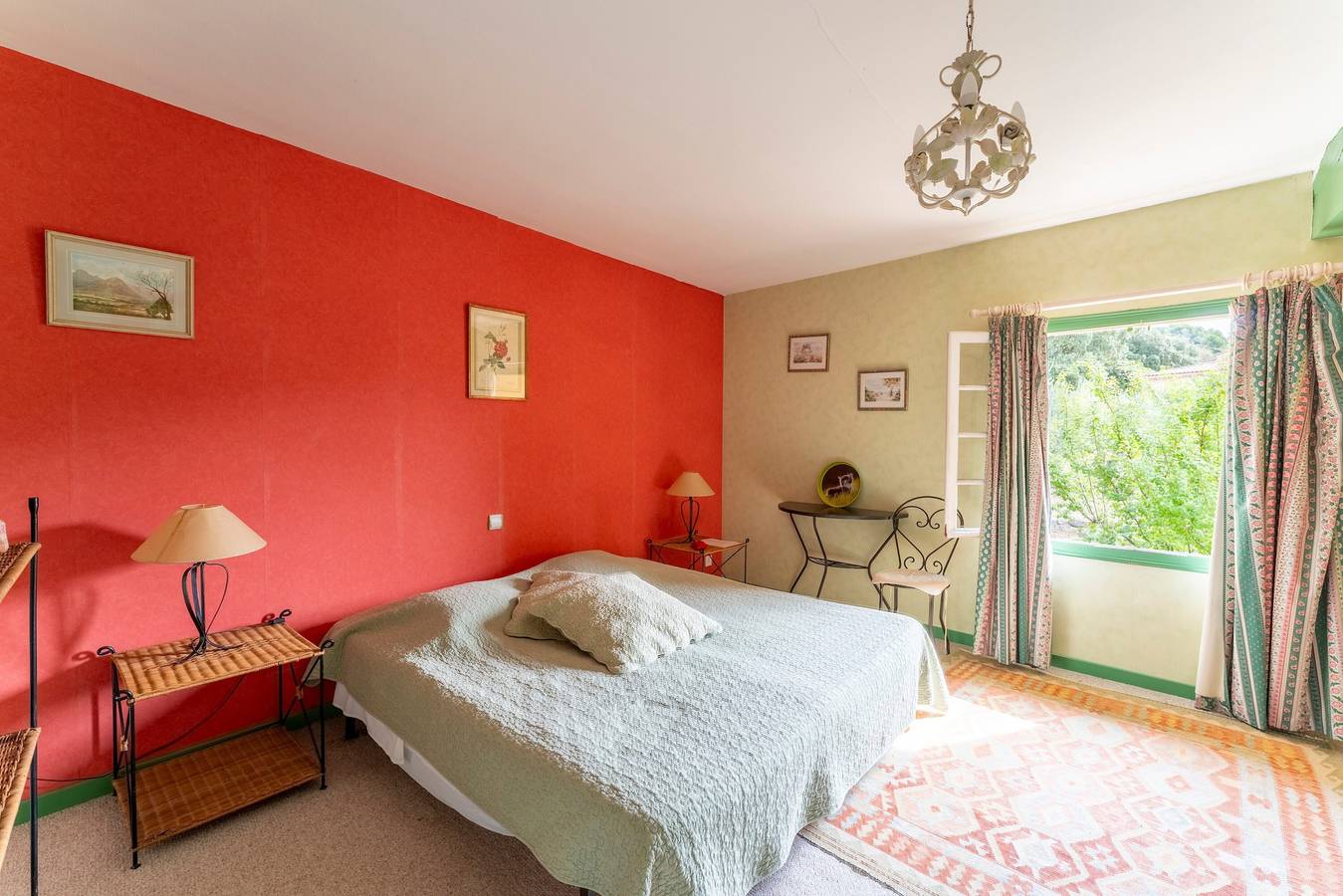 Chambre Verte avec piscine privée, terrasse partagée et Wi-Fi in Crillon-le-Brave, Parc naturel régional du Mont-Ventoux