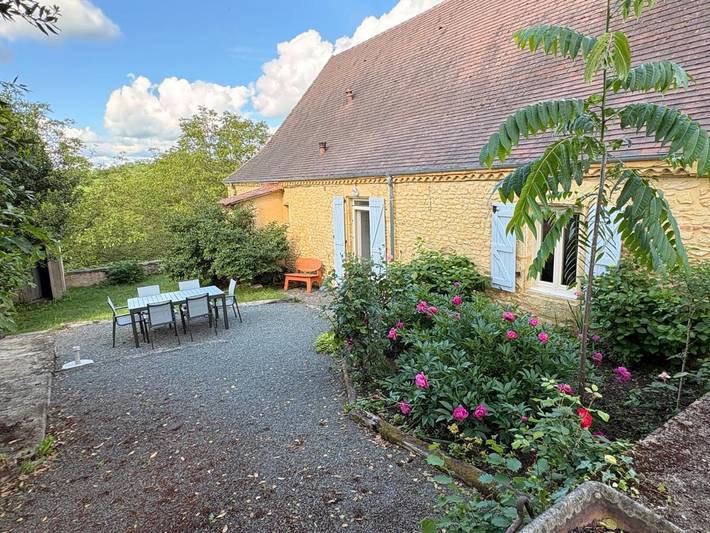 Location de vacances pour 6 personnes, avec Terrasse et Jardin ainsi que Piscine et Vue à Coux-et-Bigaroque
