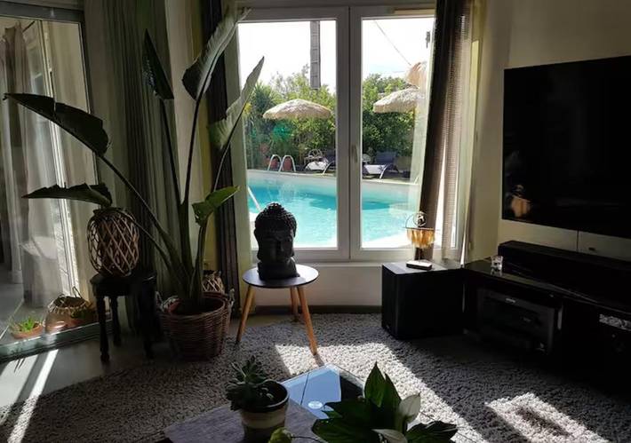 Location de vacances pour 6 personnes, avec jardin ainsi que vue et piscine à Marignane - 2
