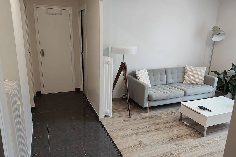 Appartement entier, Superbe appartement rénové et climatisé avec place de parking privée in Gières, Isère