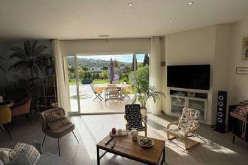 Location de vacances pour 8 personnes, avec piscine à La Roque-sur-Cèze