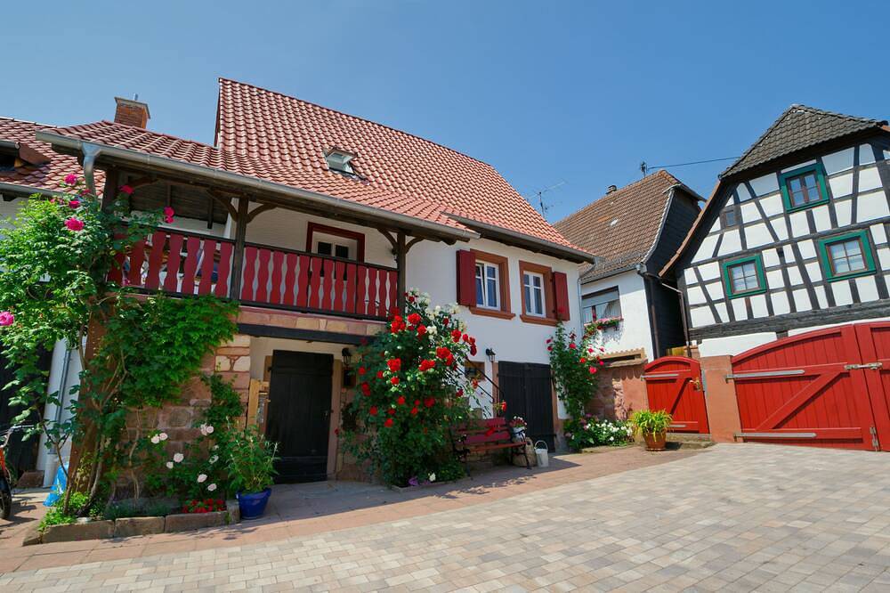 Bauernhaus aus dem Jahr 1850 neu renoviert in Gleiszellen-Gleishorbach, Südliche Weinstraße