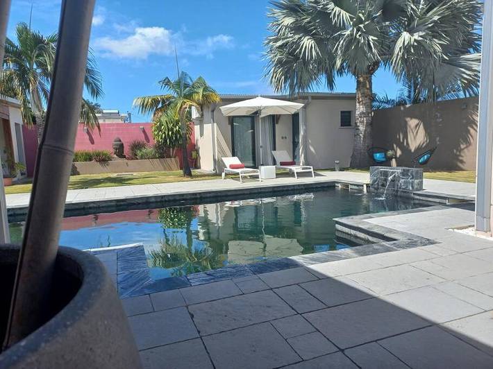 Appartement de vacances pour 2 personnes, avec terrasse et jardin ainsi que piscine et jacuzzi