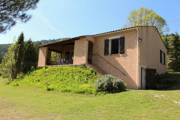 Gîte pour 4 personnes, avec Terrasse et Jardin à La Mure-Argens