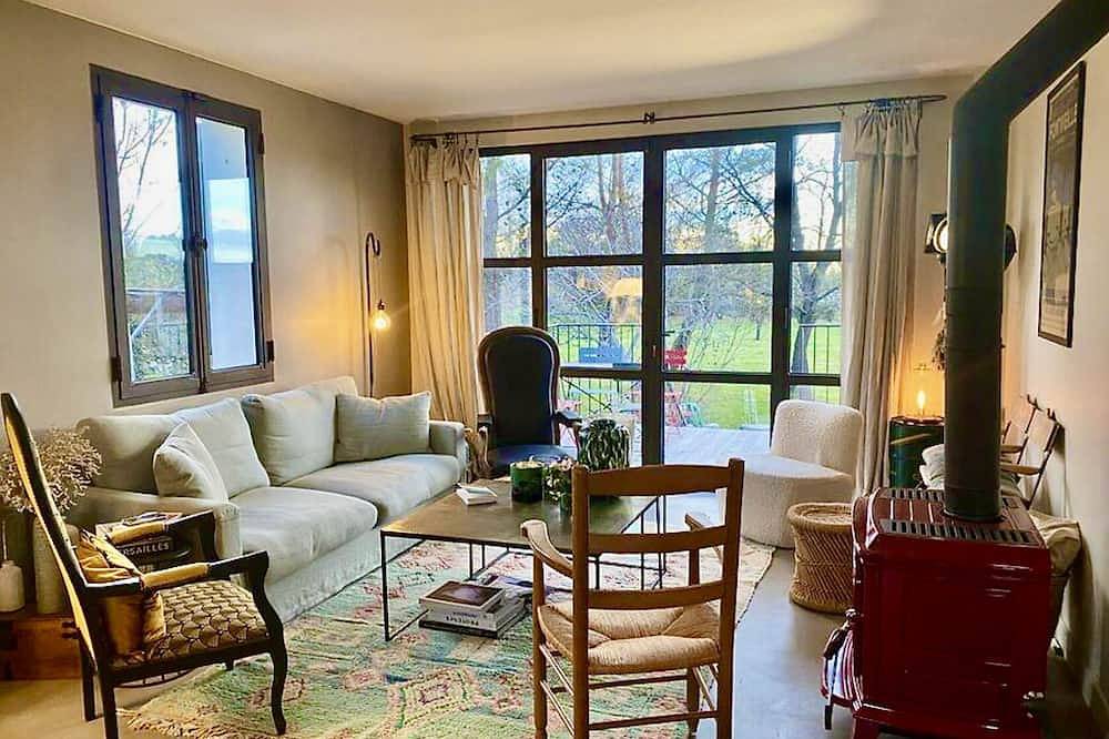 Charmant Mas Rénovée, Avec Piscine et Jardin in Venasque, Parc naturel régional du Mont-Ventoux